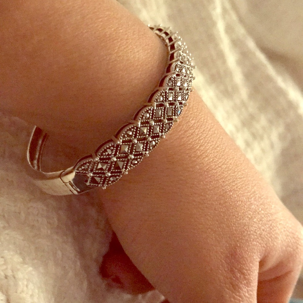 Gorgeous Sterling Silver Bangle Bracelet